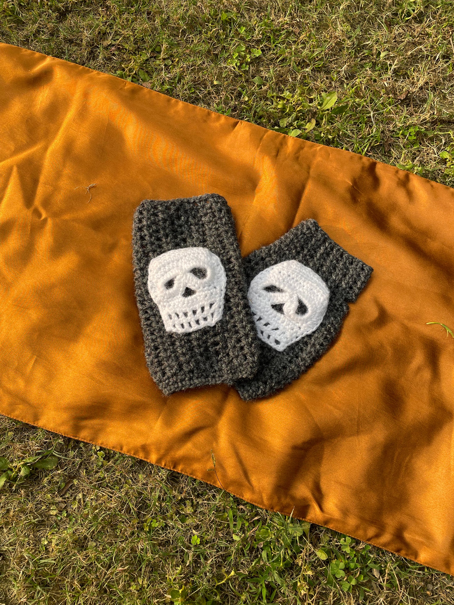 Skull Hand-Warmer